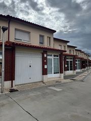Casa adosada  Romero-herrera. Adosado con gran patio en herrera de duero. 3 dorm. 2 baños. gar