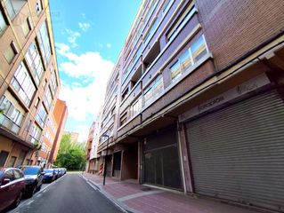 Appartamento in La Victoria - Puente Jardín. En venta amplio piso de 4hb en la victoria