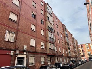 Pis  Oracion. Rondilla. 5º con ascensor. 3 dorm. 1 baño. buen estado.
