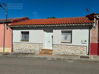 Casa  Agu lobo chicot. Casa a 28 km de valladolid. para ev. con patio. reformada.