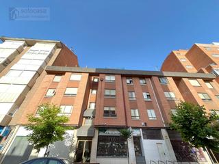 Appartement à Saturno. Gran piso en la victoria con 2 baños garaje y trastero