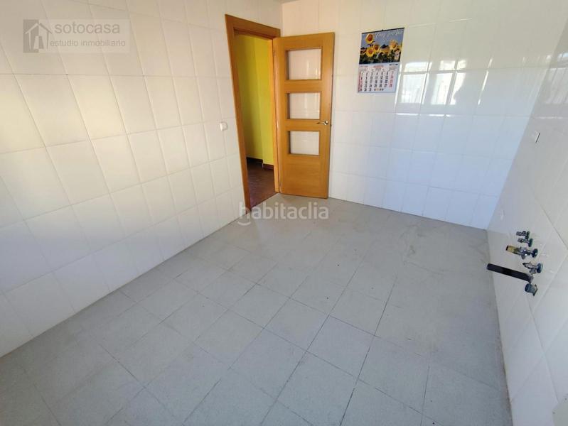 Foto 7d0e27dd-6e64-484e-8033-96139b52531e. Semi detached house with heating parking in Corcos