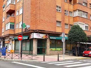 Lloguer Local Comercial  Linares. Se venden locales en la calle linares esquina con portillo de ba