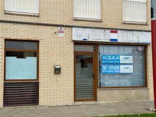 Local Comercial a Miengo Pueblo. Impecable local comercial de 111 m2 con garaje de 26 m2 en el ce
