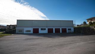 Lloguer Nau industrial a Cabezón de la Sal. Nave estratégicamente situada de 900m2 con 1.140m2 de aparcamien