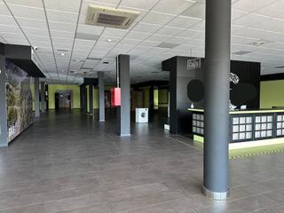 Lloguer Local Comercial a Maliaño. Local comercial impecable de 817 m2 en centro de negocios riamar