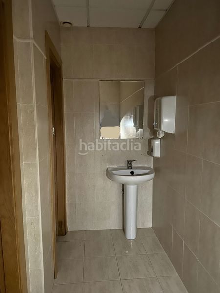 Foto f3176e9a-0970-40d2-b113-4eecff4fa975. Location local commercial dans Maliaño Camargo