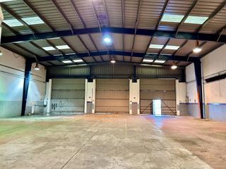 Lloguer Nau industrial a Corrales de Buelna (Los). Nave industrial de 1.000m2 en primera línea del poligono de barr