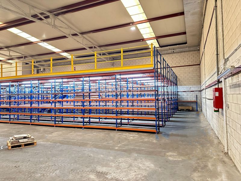 Foto d805e919-e28a-41e2-957e-969c32ee03fd. Nau industrial a Cartes