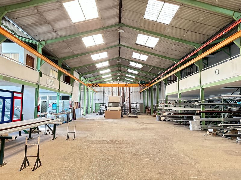 Foto de0b6927-b467-4be1-98f0-d338e68d18cb. Industrial building in Cartes