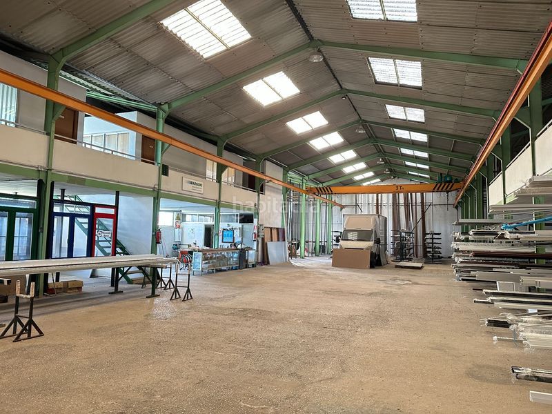 Foto ee374667-f8ab-4ea0-b481-f18e1086d48d. Industrial building in Cartes