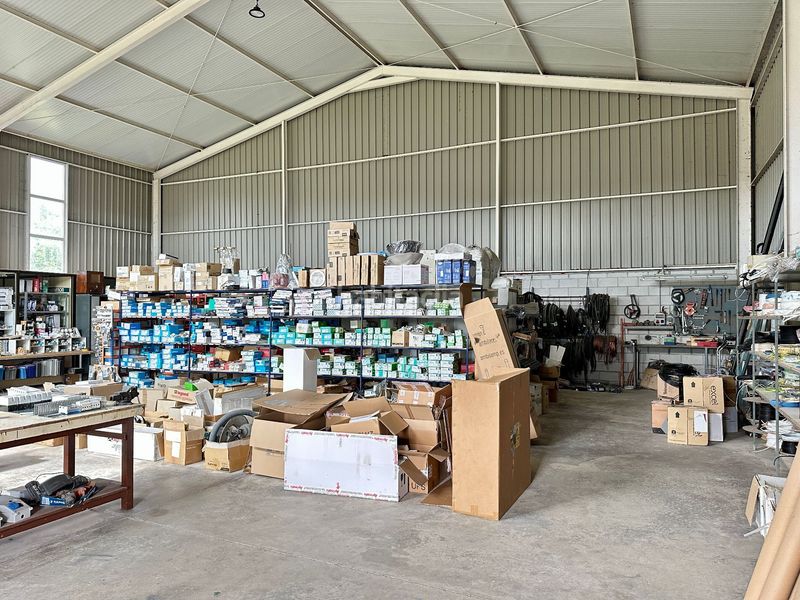 Foto 8c68b071-cbde-4a08-9f65-a6ef9b4ccec5. Rent industrial building in Ajo Bareyo