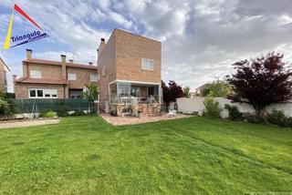 Casa aparellada en Encinillas