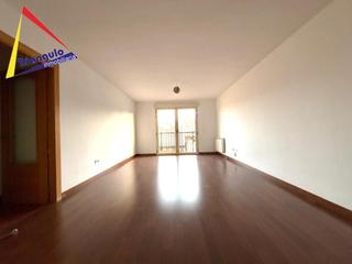 Appartement  San isidro. Oportunidad excelente piso de 3 habitaciones y 2 baos en carbon