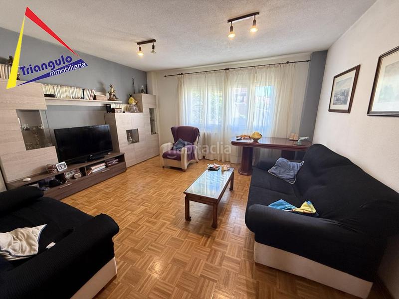 Foto acb794f9-15fa-4700-964a-85808a94c80e. Piso duplex de 4 dormitorios en san lorenzo en Via Romana Segovia