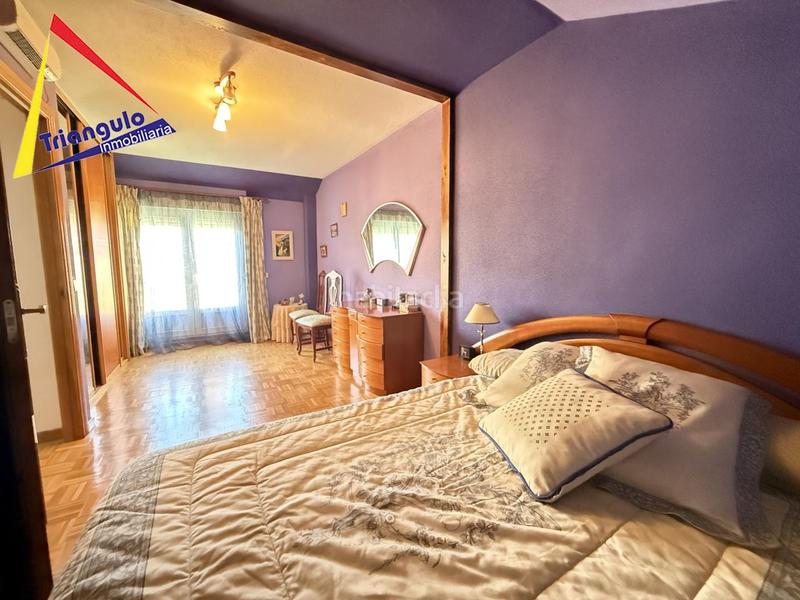 Foto eb49db33-e4fd-41a6-9300-ae228c4f4478. Piso duplex de 4 dormitorios en san lorenzo en Via Romana Segovia