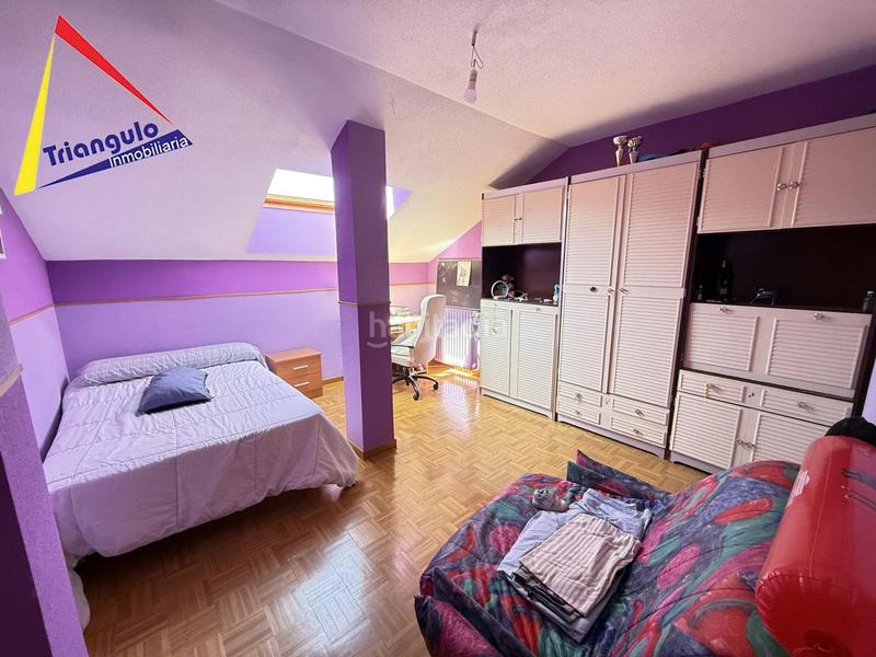 Foto ede27197-2b88-449b-a7fd-35c9304ffc37. Piso duplex de 4 dormitorios en san lorenzo en Via Romana Segovia