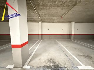 Miete Autoparkplatz in Trescasas 1. Garaje amplio en la zona de san lorenzo