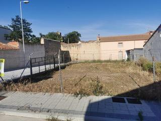 Terreny residencial a Área Rural. Solar urbano de 207 m2 en el centro del pueblo. cuenta con una e