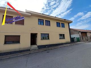 Casa adossada a Bernardos