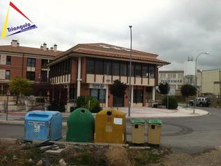 Miete Büro in Lastrilla (La). Local comercial en planta primera, diafano exterior y grandes ve