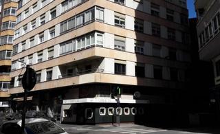Oficina  Calle de panaderos. Oficina ubicada en planta primera de edificio residencial  en la