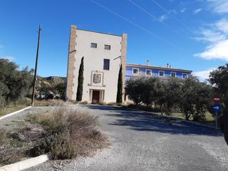 Edifici a Calasparra. Alojamientos turísticos en entorno rural. se estudian ofertas