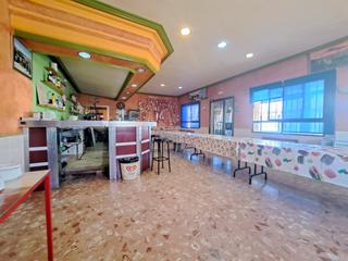 Local Comercial a Calle iglesia 10. Casa y local con negocio con todo lo necesario para entrar a tra