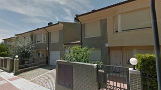 Maison jumelée à Calle de la fuente del berrocal 16. Fantástica y espectacular  casa- chalet  adosado en venta
