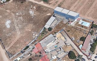 Terrain industriel à Camino palomares 10. Solar urbano  de 10.824m2 con edificación (nave)