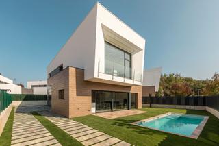 Casa a Riudellots de la Selva. Elegància i confort en un únic immoble