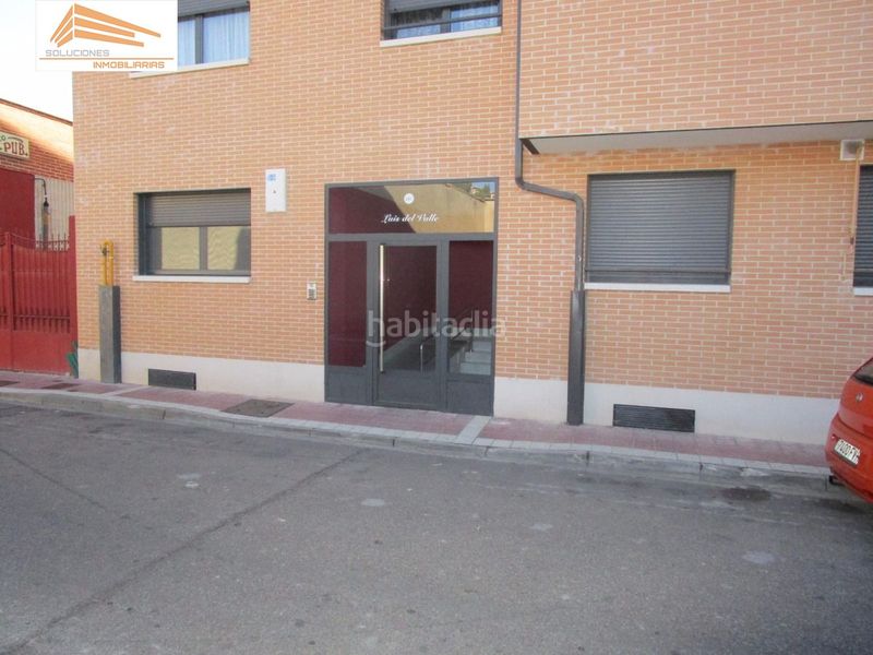 Foto f6e399a6-8116-423a-96e1-a33121ae6e34. Parking coche en Portillo