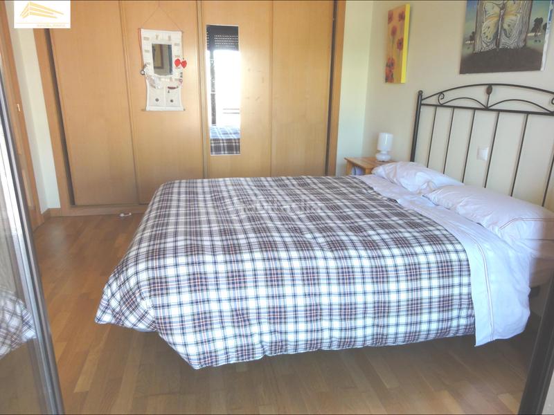 Foto b0c87a12-45a3-4c72-9f6d-cdea9d2b1e9c. Maison jumelée avec chauffage parking dans Zaratán