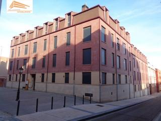 Car parking in Calle pato 4-6