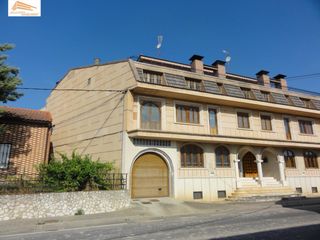 Semi detached house  Calle onésimo redondo