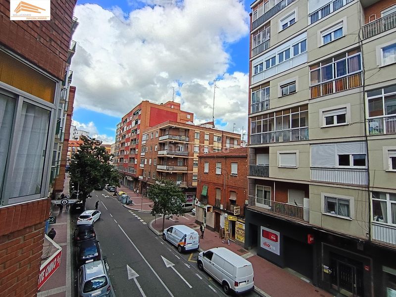 Foto 0ba04685-d5f6-48e1-bc3f-625cda24840a. Pis amb calefacció aparcament a Delicias Valladolid