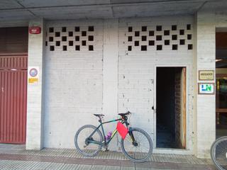 Local Comercial a Calle de irunlarrea 66. Curioso local situado en un inmejorable barrio de pamplona
