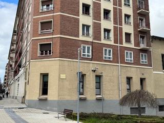 Pis a Calle monasterio de irache 2. Oportunidad de poder hacer de este piso tu casa en pleno barrio