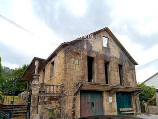 Casa  Outon. Venta casa de piedra para restaurar en el centro de mondariz bal