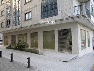 Alquiler Local Comercial  Carballos. Alquiler bonito bajo en esquina, con tres ferentes.