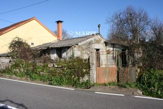 Casa aparellada  Entreeidos. Casita pequeña para restaurar cerca de ponteareas.
