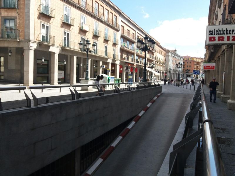 Foto 23a39c31-f72d-45a9-8c06-58b8aa83b6b2. Aparcament cotxe a Centro Segovia
