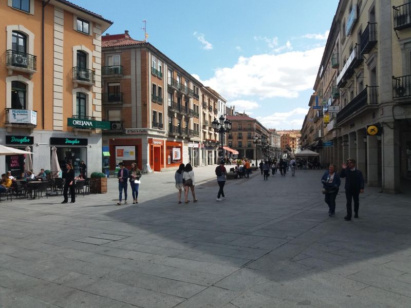 Foto d477122b-9d31-4193-93ba-b9ba49d0094c. Aparcament cotxe a Centro Segovia