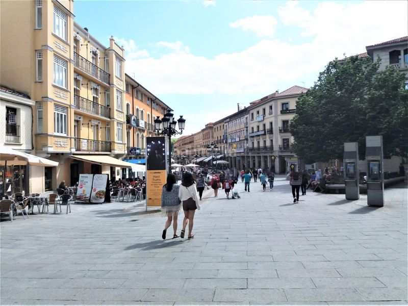 Foto ff3d88d8-0685-490d-a2e1-815cce8c632e. Aparcament cotxe a Centro Segovia