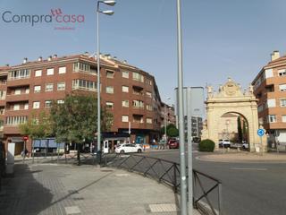 Lloguer Local Comercial a Calle doctor tapia 4. Alquilerlocal en brutotres fachadas