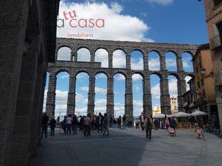 Lloguer Local Comercial a Centro. Local en avenida del acueducto segovia alquiler