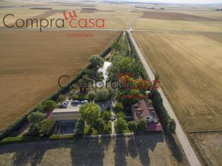 Xalet a Valverde del Majano. Venta.turismo rural..8.000 metros de jardin