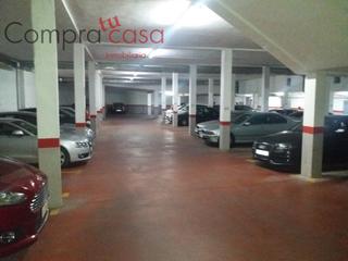 Parking coche en Centro. Venta..garaje..calle roble..