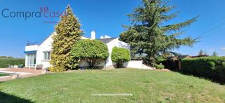 Chalet  Calle peñas buitreras. Venta..chalet individual..piscina..garaje..huerta