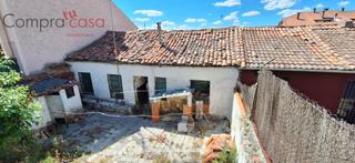 Maison à Via Romana. Venta..casa con jardin..calle san gabriel..segovia
